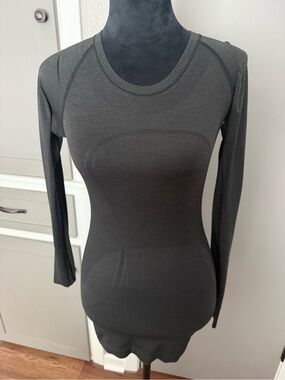 lululemon athletica Long Sleeve Seamless Top - Charcoal Gray